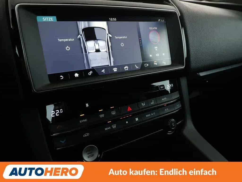 Jaguar F-Pace 20d Prestige AWD Aut.*NAVI*BiXENON*CAM* 06/2017-photo-23