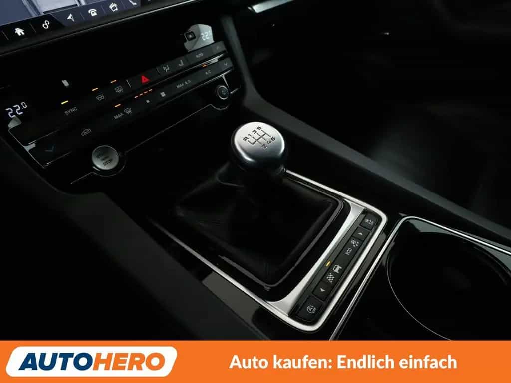 Jaguar F-Pace 20d Prestige AWD Aut.*NAVI*BiXENON*CAM* 06/2017-photo-24