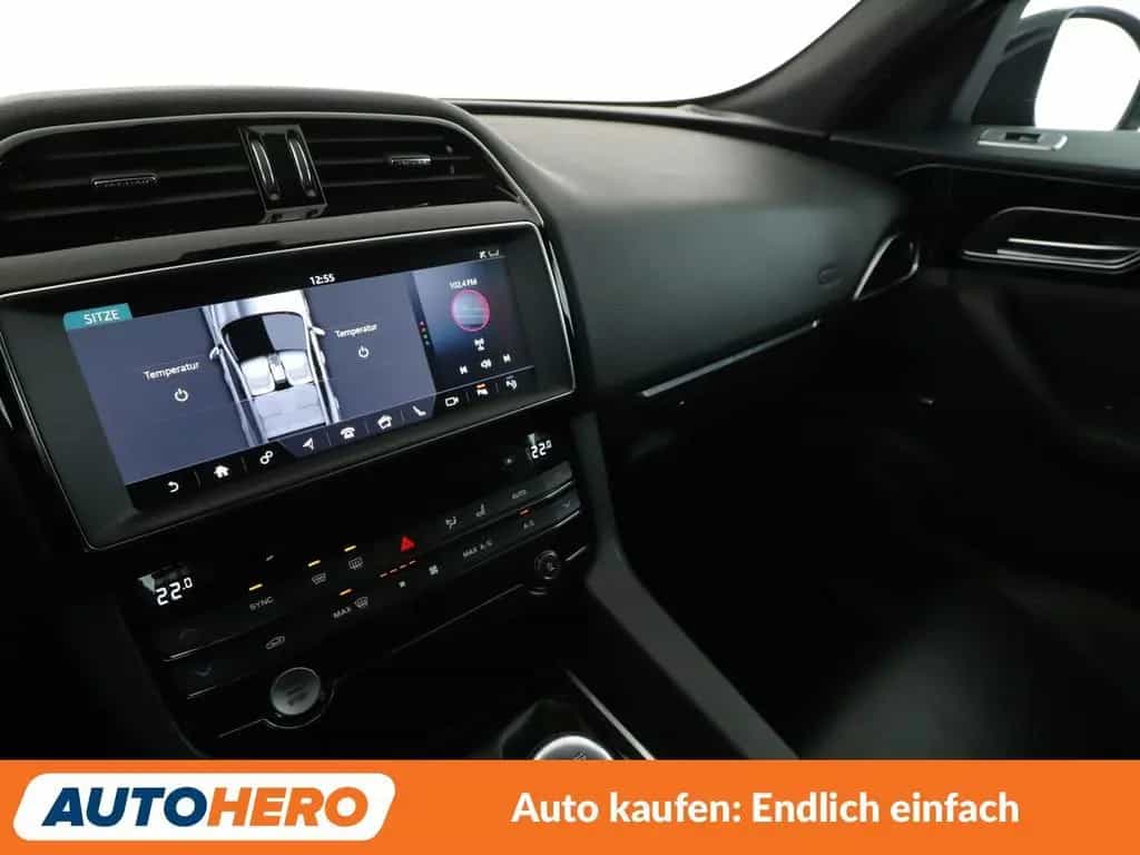 Jaguar F-Pace 20d Prestige AWD Aut.*NAVI*BiXENON*CAM* 06/2017-photo-26