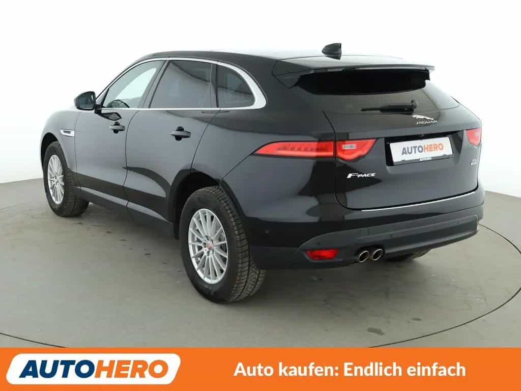 Jaguar F-Pace 20d Prestige AWD Aut.*NAVI*BiXENON*CAM* 06/2017-photo-3