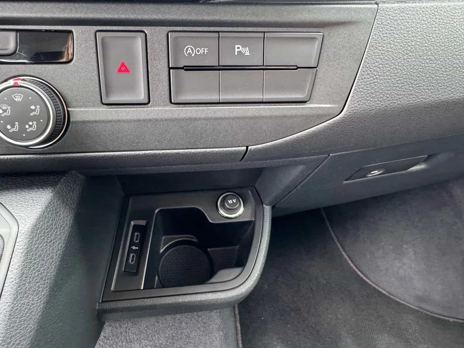 Volkswagen Transporter Multivan 12/2020-photo-15