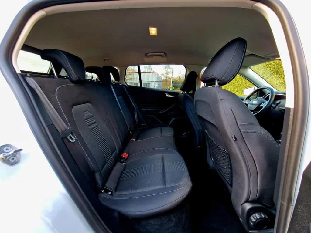 Ford Focus Turnier Active (1.Hand, AHK, LED, Navi) 11/2020-photo-15