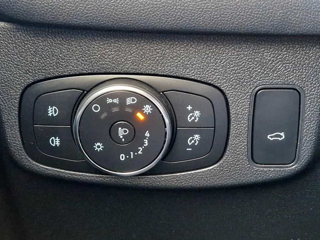 Ford Focus Turnier Active (1.Hand, AHK, LED, Navi) 11/2020-photo-20
