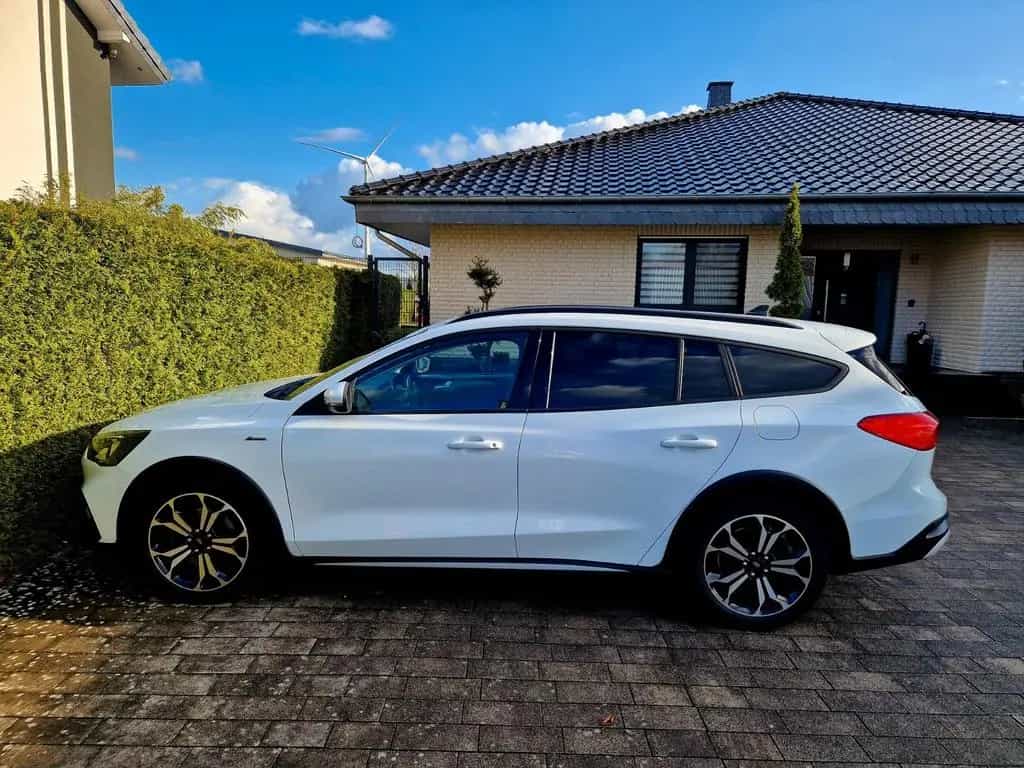 Ford Focus Turnier Active (1.Hand, AHK, LED, Navi) 11/2020-photo-3