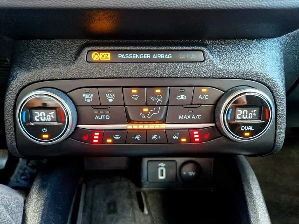 Ford Focus Turnier Active (1.Hand, AHK, LED, Navi) 11/2020-photo-33