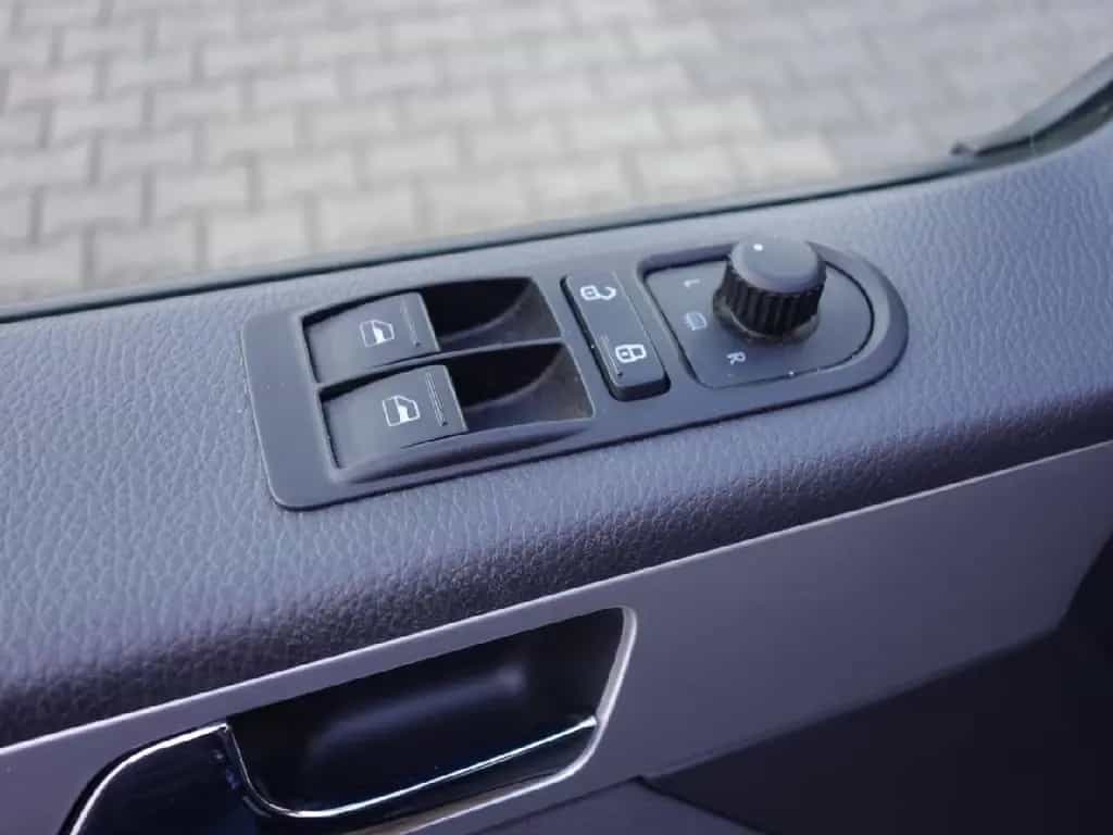 Volkswagen Multivan 12/2014-photo-25