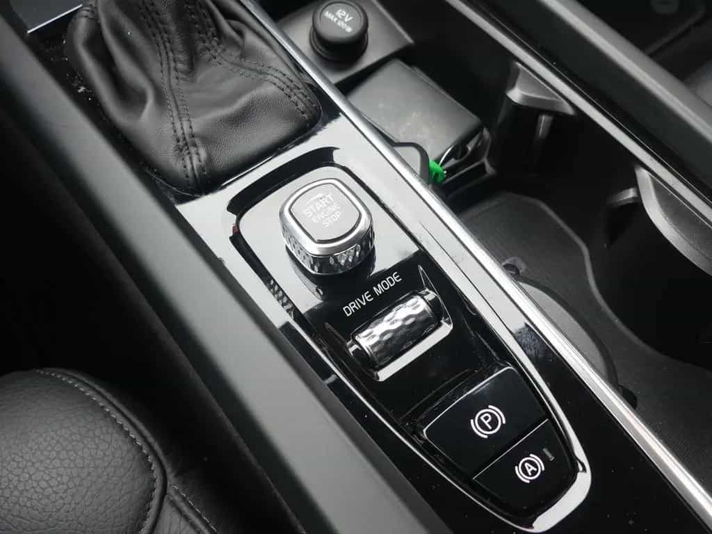Volvo XC60 Momentum Pro 2WD Leder*Navi*SHZ 06/2019-photo-22