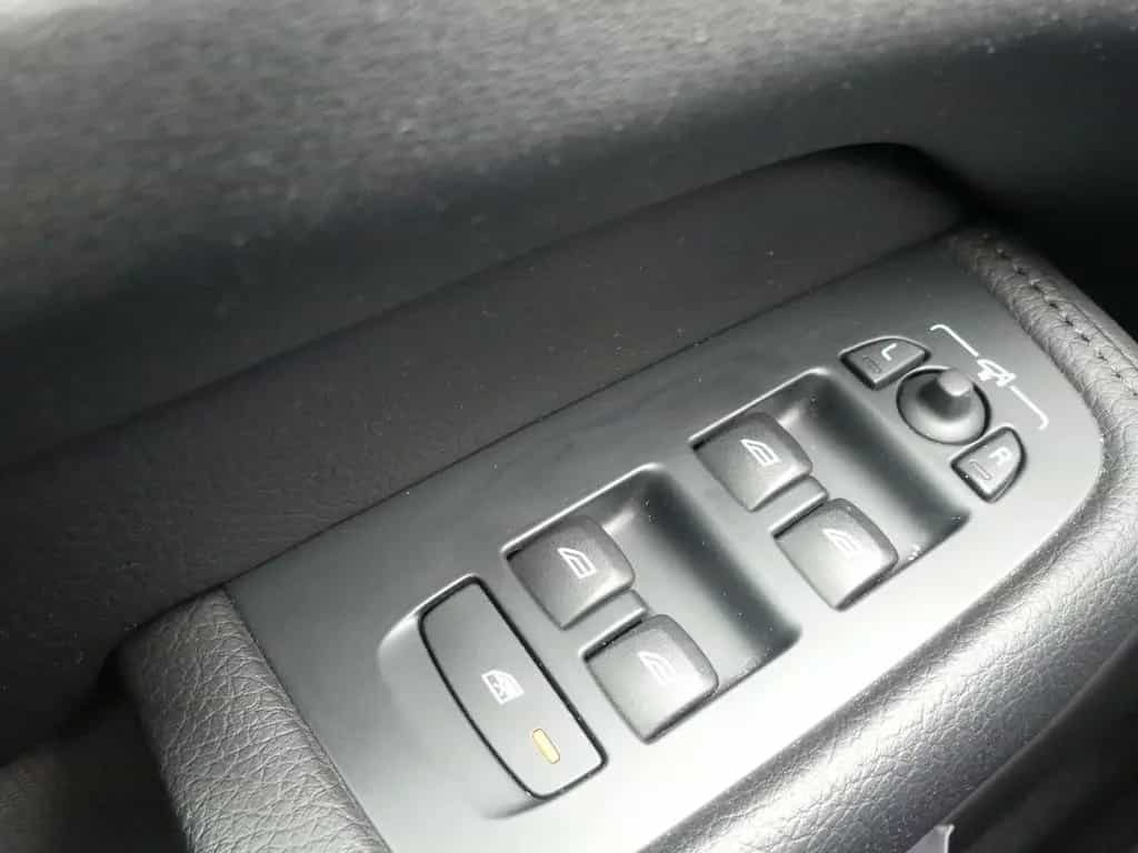 Volvo XC60 Momentum Pro 2WD Leder*Navi*SHZ 06/2019-photo-24