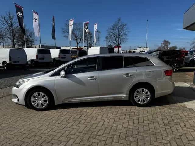 Toyota Avensis Kombi 2.0 Edition SHZ KAMERA FACEL. 03/2015-photo-2