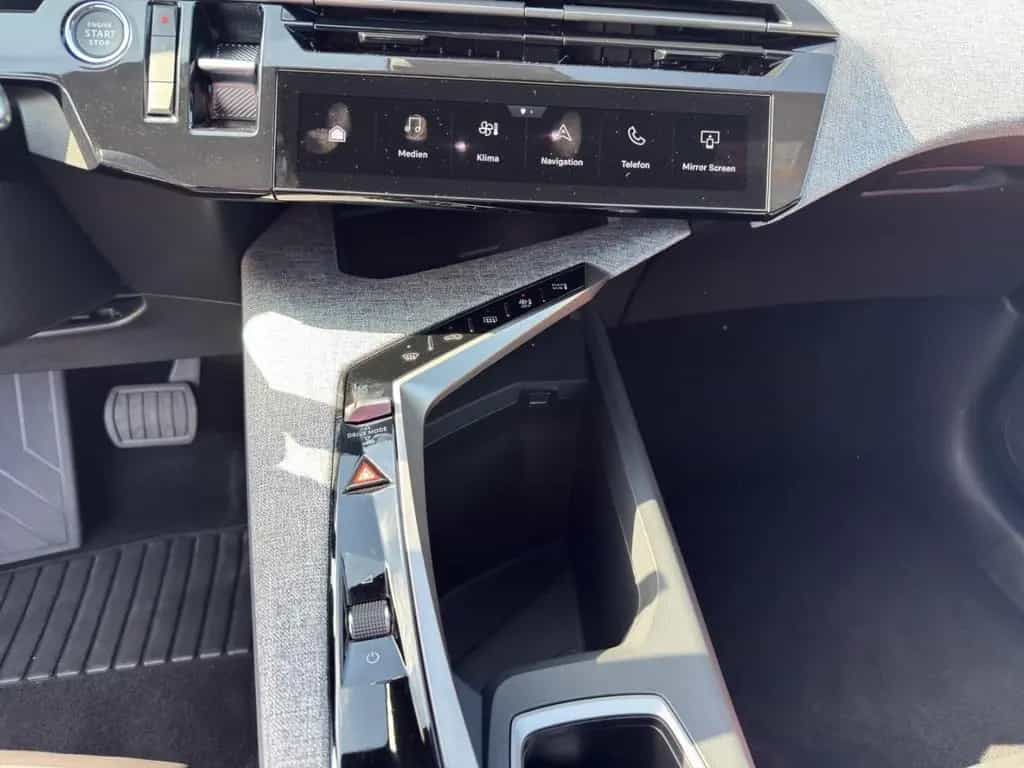 Peugeot 3008 Hybrid 145 DSC6 Allure  Navi/Winterpaket 03/2025-photo-16