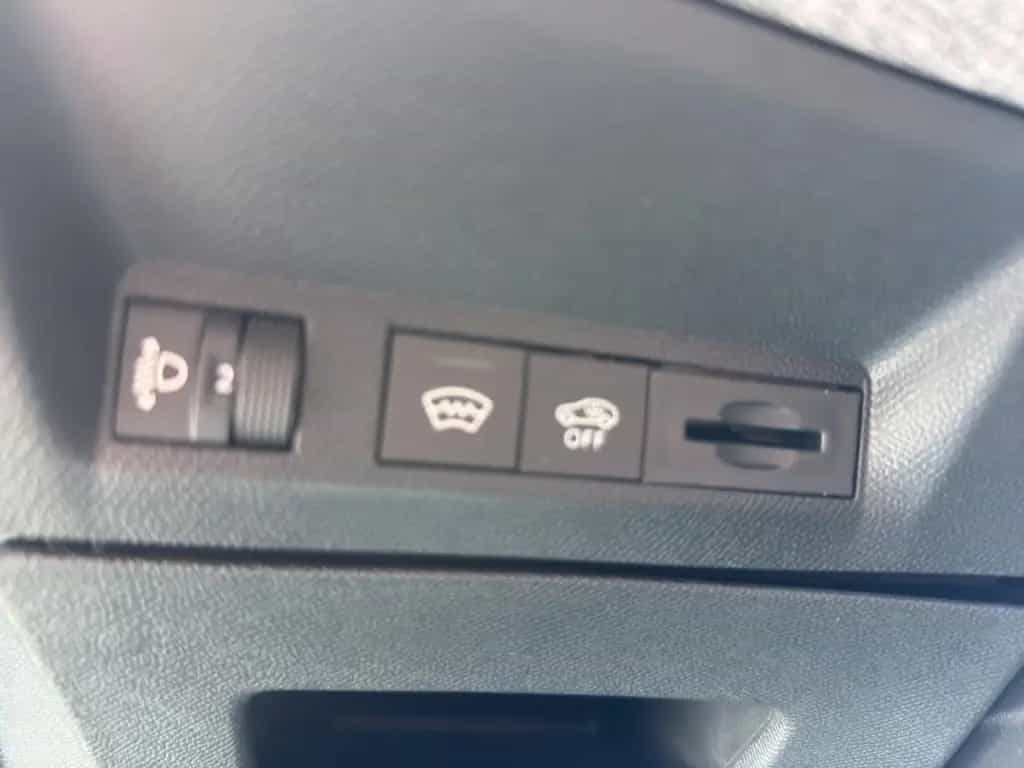 Peugeot 3008 Hybrid 145 DSC6 Allure  Navi/Winterpaket 03/2025-photo-25