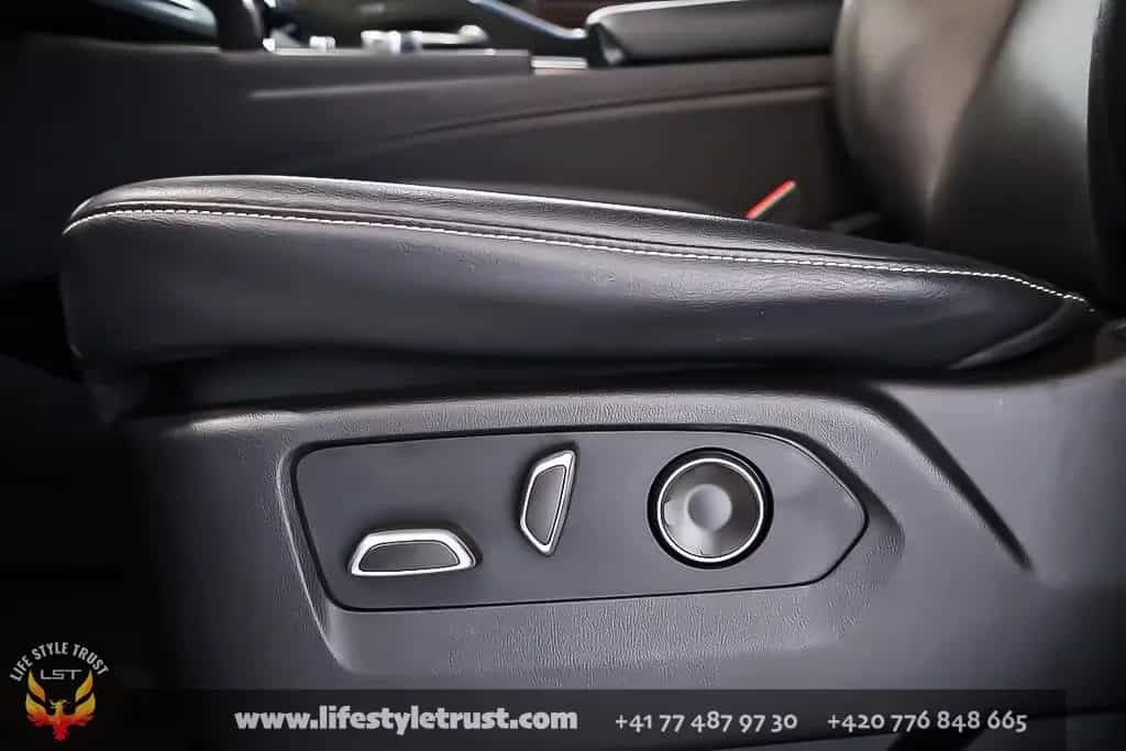 Cadillac Escalade LUXURY 6.2V8 4WD € 68.500 T1 EU EXPORT 06/2023-photo-10