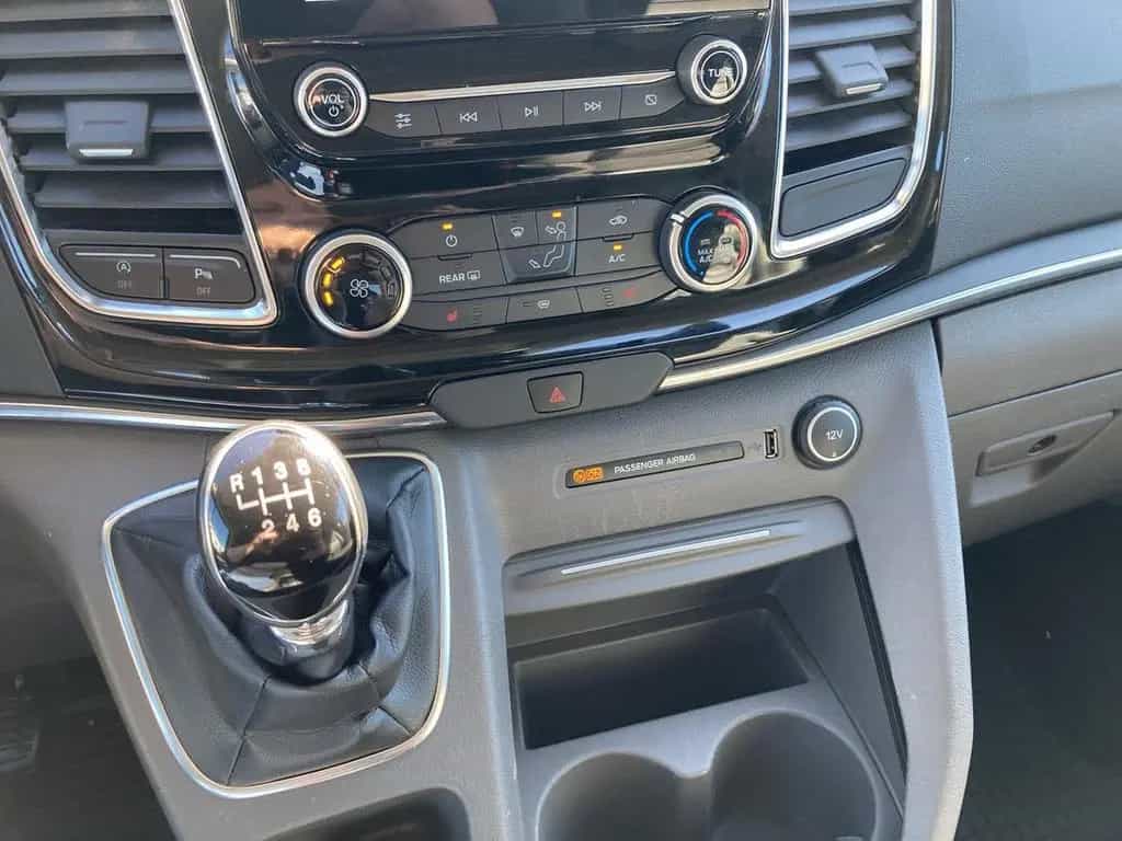 Ford Tourneo Custom 2.0 TDCI Titanium KAMERA+SHZ+DAB 11/2018-photo-17