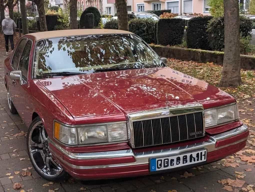 Lincoln Town Car Signature Series 07/1991-photo-1