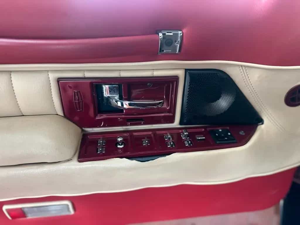 Lincoln Town Car Signature Series 07/1991-photo-10