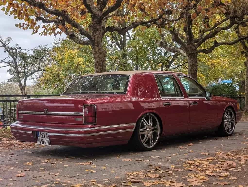Lincoln Town Car Signature Series 07/1991-photo-5