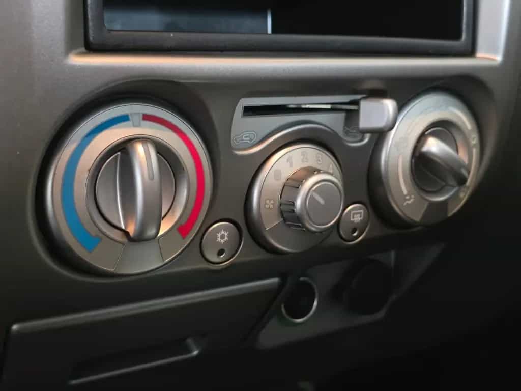Isuzu D-Max Double Cab Custom 4WD|AUTOMATIK|AHK|KLIMA 11/2010-photo-21