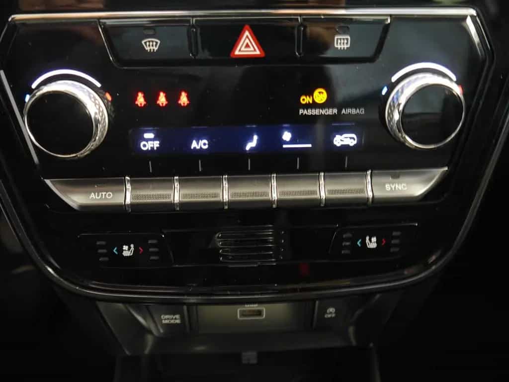 Ssangyong Tivoli 1.6 e-XDi Sapphire 2WD*Navi*Leder* 07/2020-photo-12
