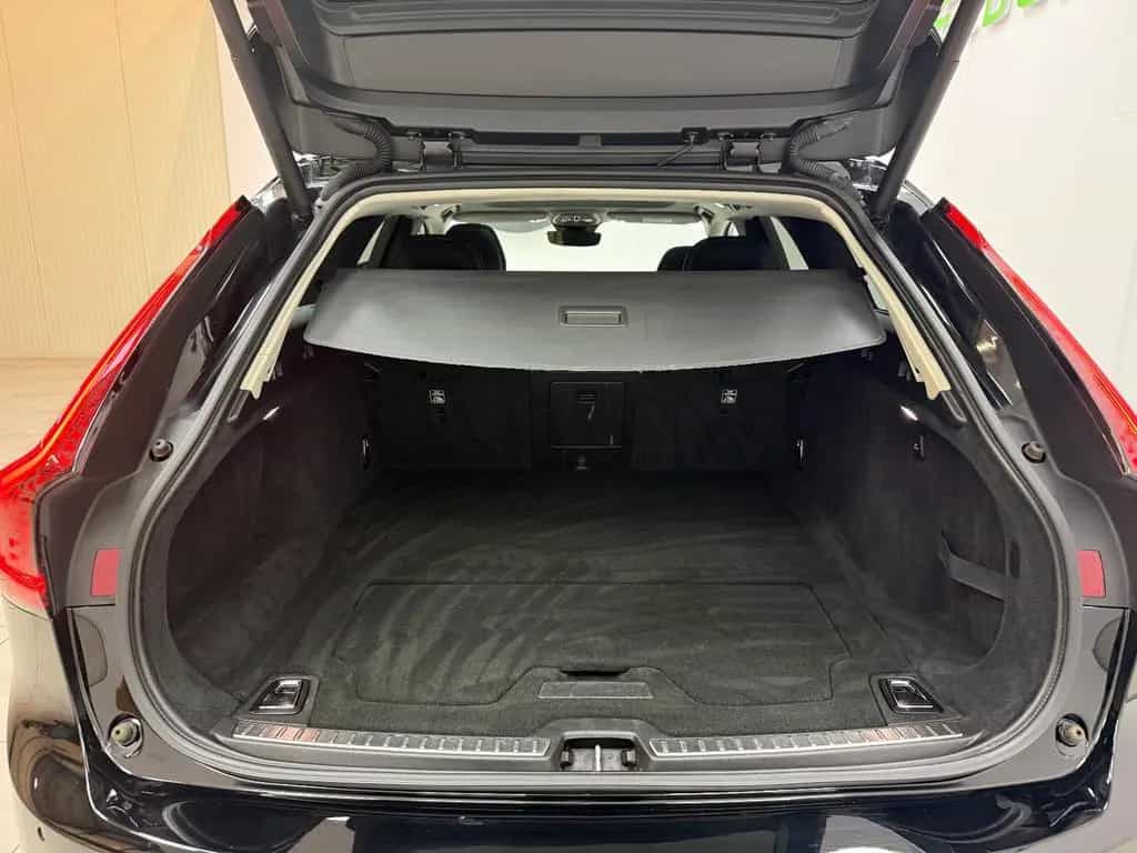 Volvo V90 B4 Inscription / ACC/  LED / SHZ /  PANORAMA 02/2022-photo-9