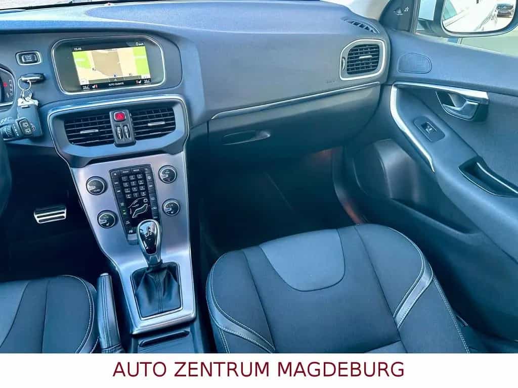 Volvo V40 Momentum *NAVI*KAMERA*LED*TOTEWINKEL*SPURH* 07/2016-photo-10