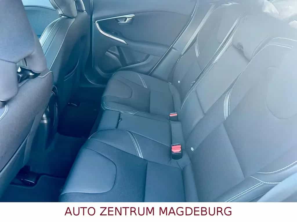 Volvo V40 Momentum *NAVI*KAMERA*LED*TOTEWINKEL*SPURH* 07/2016-photo-11