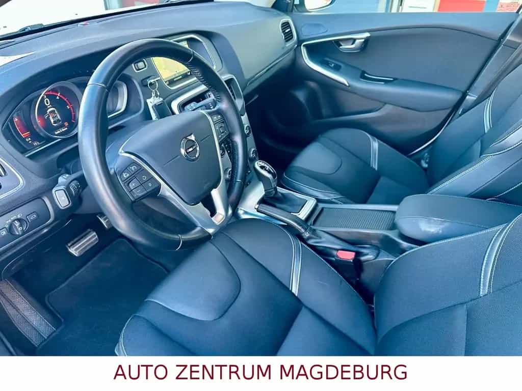 Volvo V40 Momentum *NAVI*KAMERA*LED*TOTEWINKEL*SPURH* 07/2016-photo-12