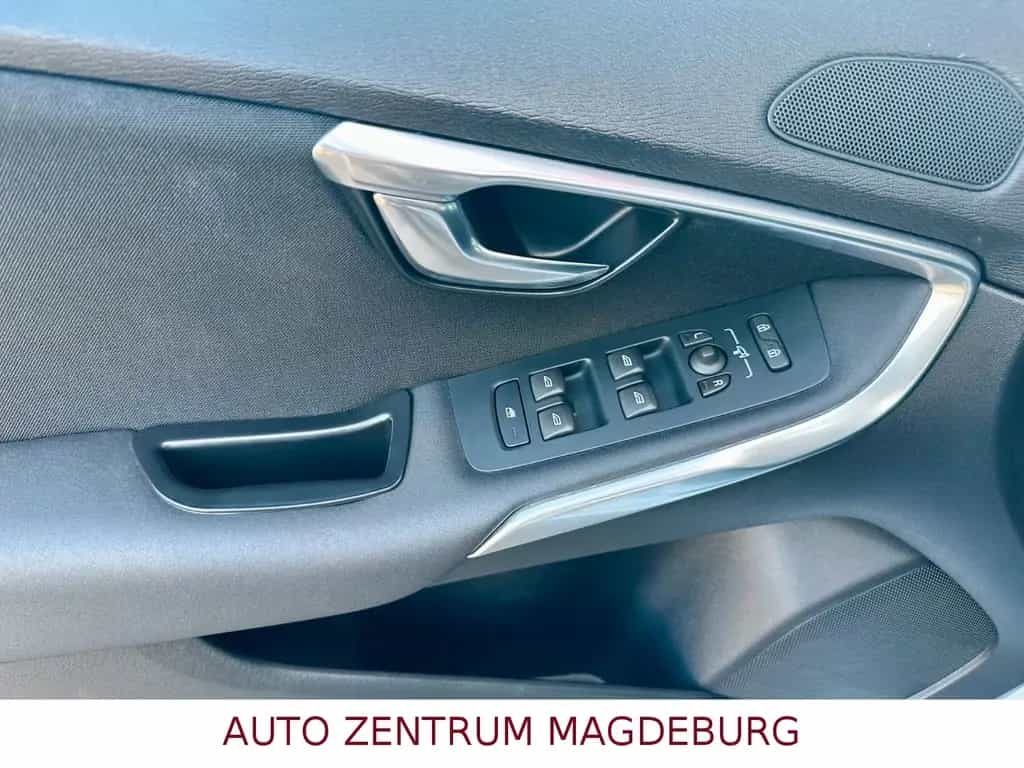 Volvo V40 Momentum *NAVI*KAMERA*LED*TOTEWINKEL*SPURH* 07/2016-photo-13