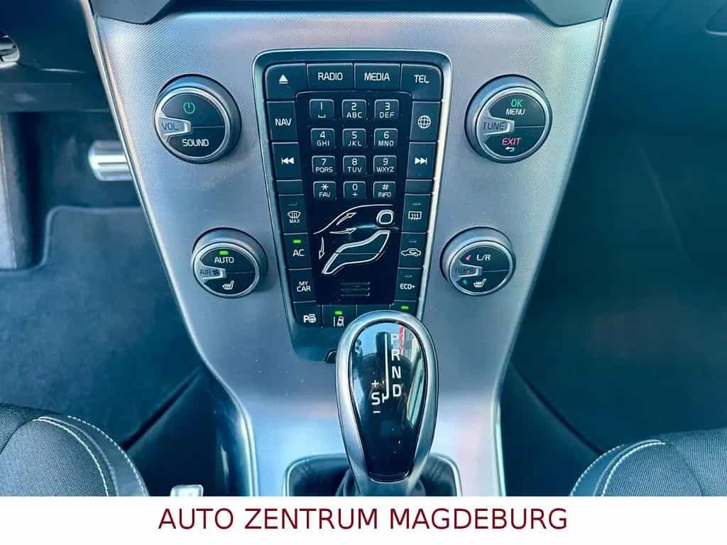 Volvo V40 Momentum *NAVI*KAMERA*LED*TOTEWINKEL*SPURH* 07/2016-photo-18