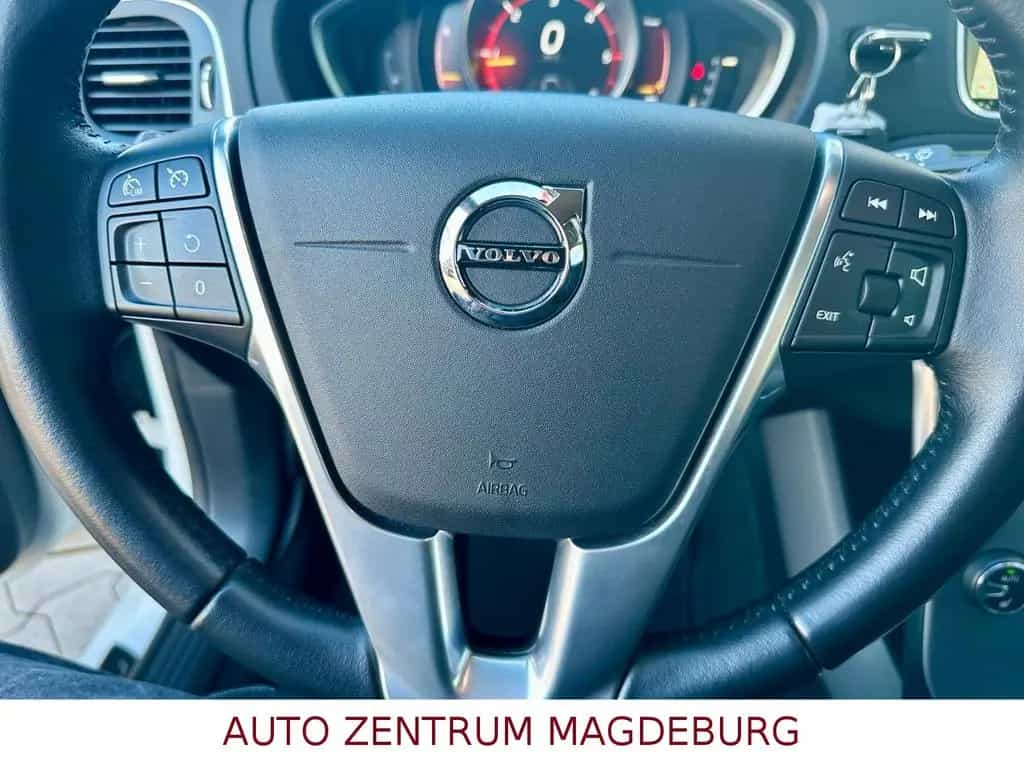 Volvo V40 Momentum *NAVI*KAMERA*LED*TOTEWINKEL*SPURH* 07/2016-photo-19