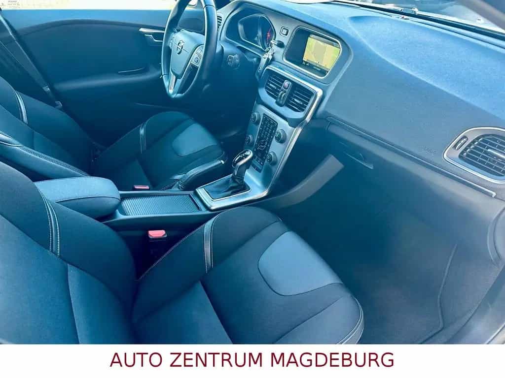 Volvo V40 Momentum *NAVI*KAMERA*LED*TOTEWINKEL*SPURH* 07/2016-photo-21