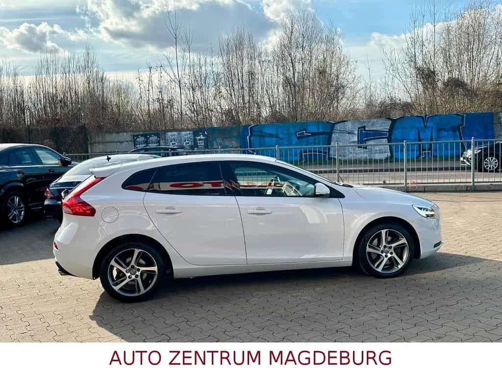 Volvo V40 Momentum *NAVI*KAMERA*LED*TOTEWINKEL*SPURH* 07/2016-photo-4