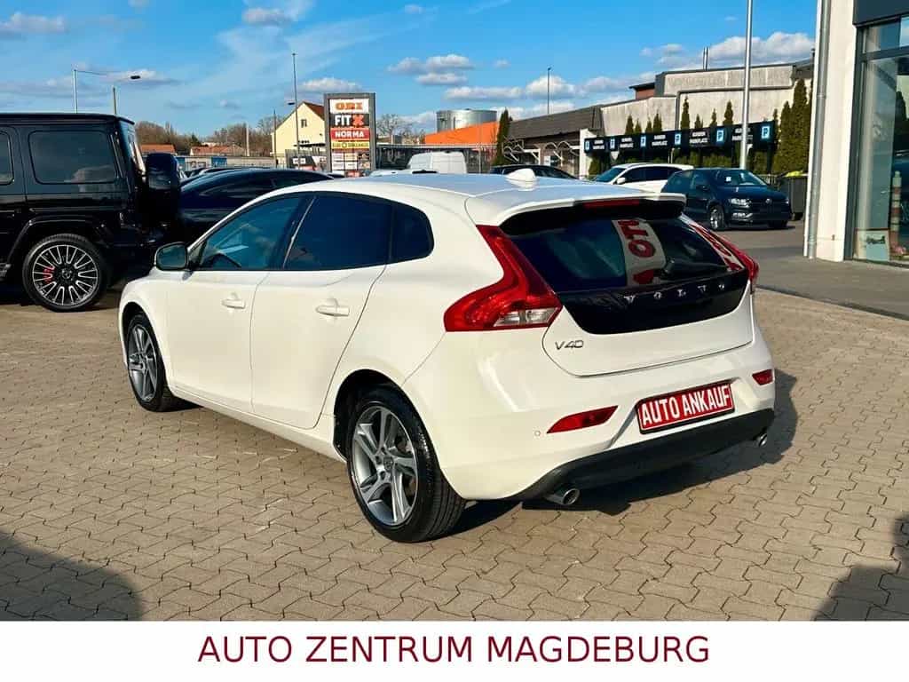 Volvo V40 Momentum *NAVI*KAMERA*LED*TOTEWINKEL*SPURH* 07/2016-photo-7