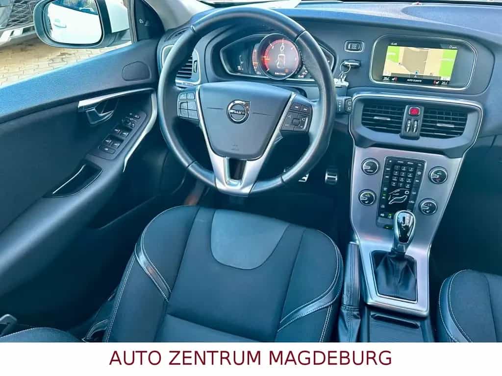 Volvo V40 Momentum *NAVI*KAMERA*LED*TOTEWINKEL*SPURH* 07/2016-photo-9