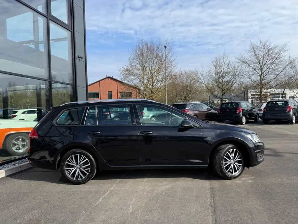 Volkswagen Golf VII V. Allstar DSG*SHZ*PDC*FSP*APPLE CAR* 03/2017-photo-29
