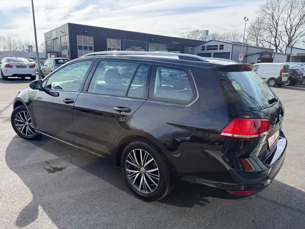 Volkswagen Golf VII V. Allstar DSG*SHZ*PDC*FSP*APPLE CAR* 03/2017-photo-3