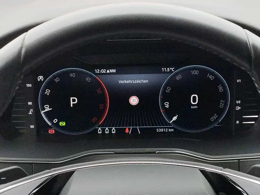 Skoda Superb Combi 2.0 TDI Style 4x4 DSG 360°*ACC*AHK 02/2023-photo-10