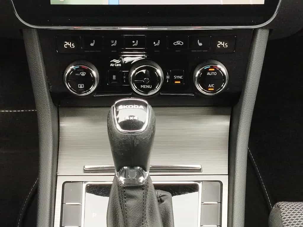 Skoda Superb Combi 2.0 TDI Style 4x4 DSG 360°*ACC*AHK 02/2023-photo-13