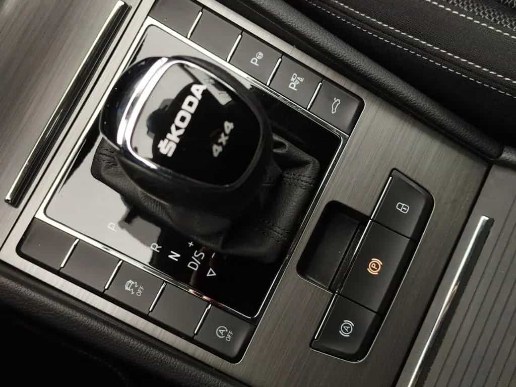 Skoda Superb Combi 2.0 TDI Style 4x4 DSG 360°*ACC*AHK 02/2023-photo-26