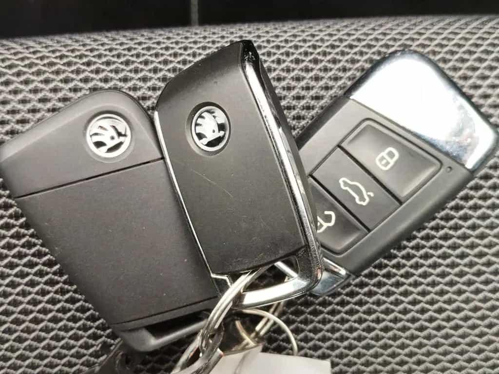 Skoda Superb Combi 2.0 TDI Style 4x4 DSG 360°*ACC*AHK 02/2023-photo-27