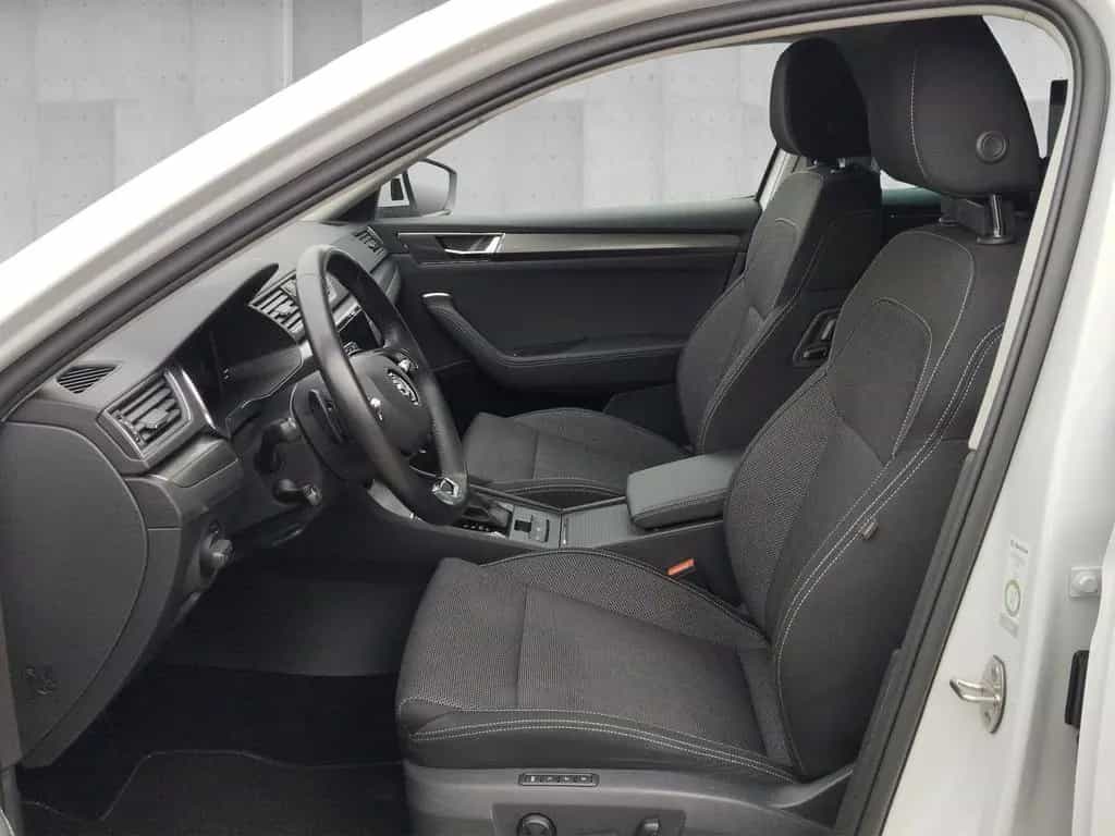 Skoda Superb Combi 2.0 TDI Style 4x4 DSG 360°*ACC*AHK 02/2023-photo-6