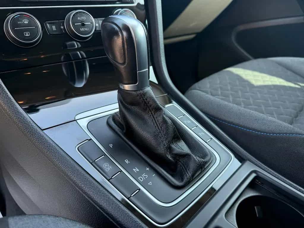 Volkswagen Golf VII 1.5 TSI DSG Join LED Navi Standheizung 03/2018-photo-35