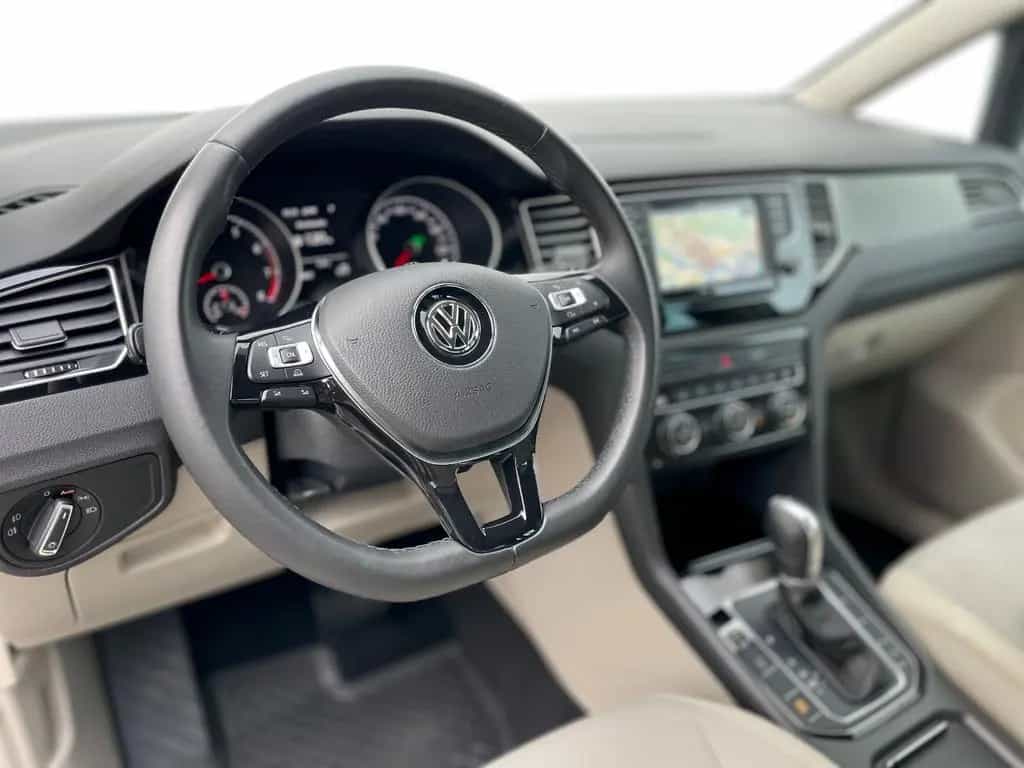Volkswagen Golf Sportsvan Highline*Bi-XENON*KAMERA*NAVI*AHK 06/2015-photo-21