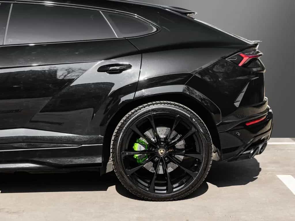 Lamborghini Urus *B&O*Massage*Pano*ALL Black*Garantie 03/2021-photo-11