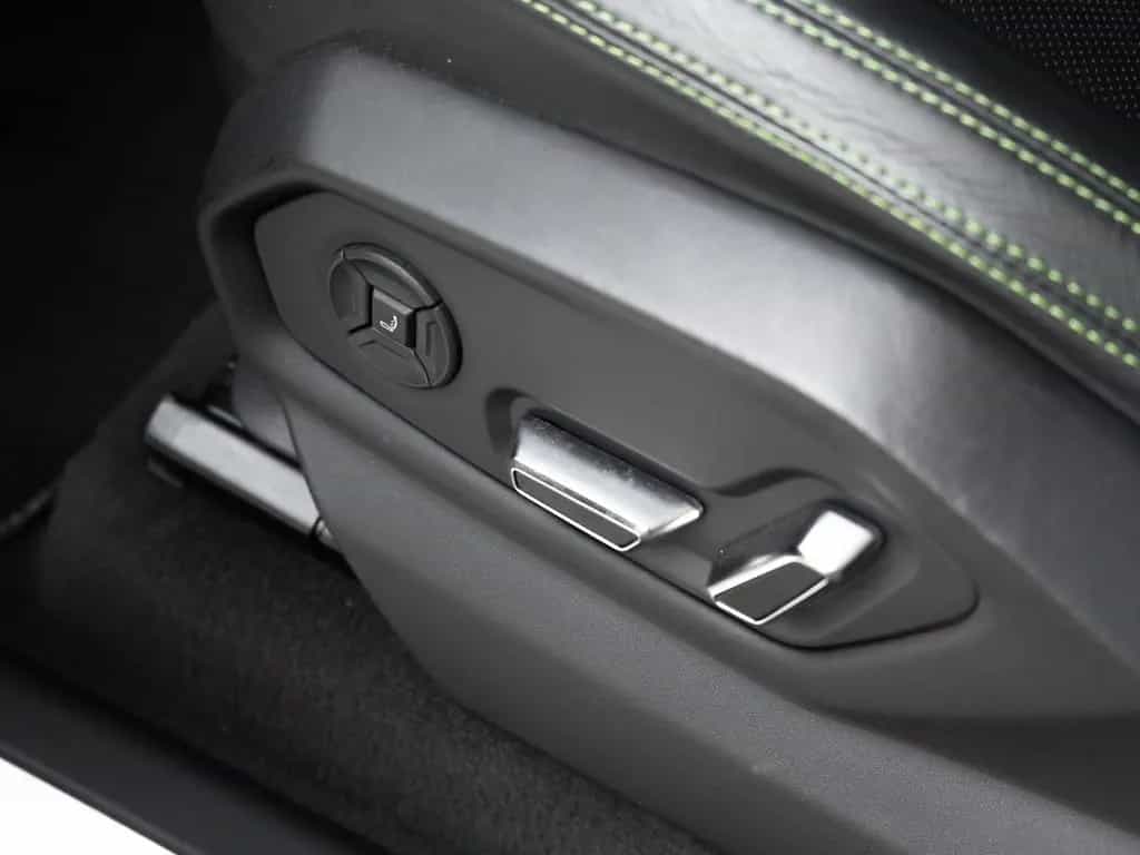 Lamborghini Urus *B&O*Massage*Pano*ALL Black*Garantie 03/2021-photo-17