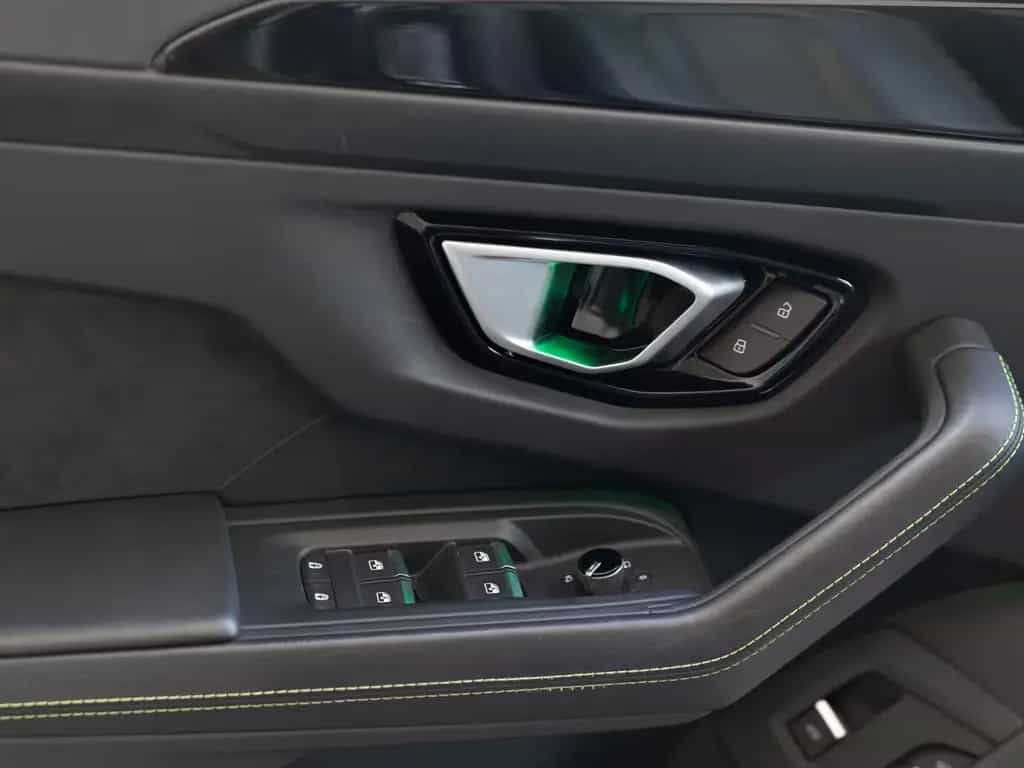 Lamborghini Urus *B&O*Massage*Pano*ALL Black*Garantie 03/2021-photo-18