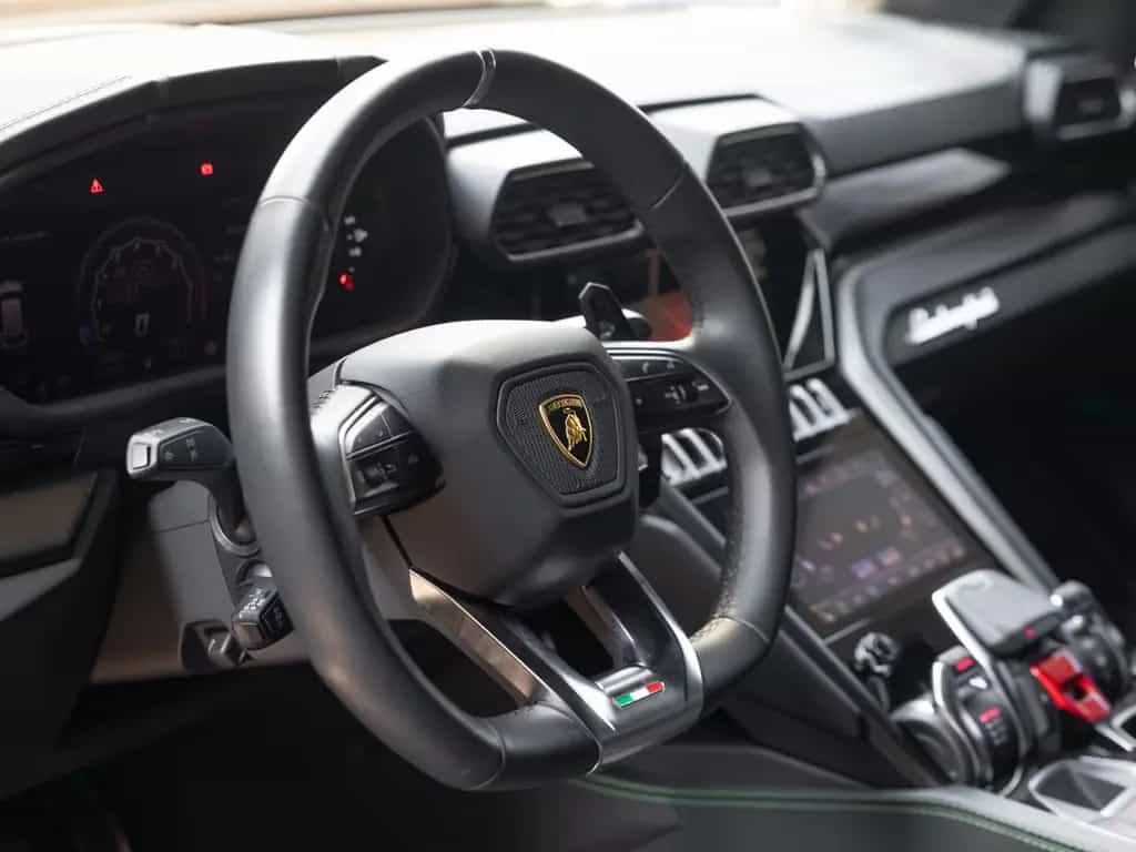 Lamborghini Urus *B&O*Massage*Pano*ALL Black*Garantie 03/2021-photo-19