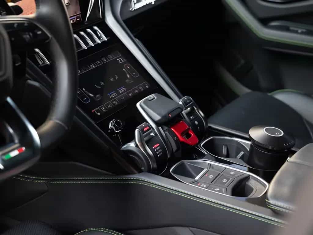 Lamborghini Urus *B&O*Massage*Pano*ALL Black*Garantie 03/2021-photo-20