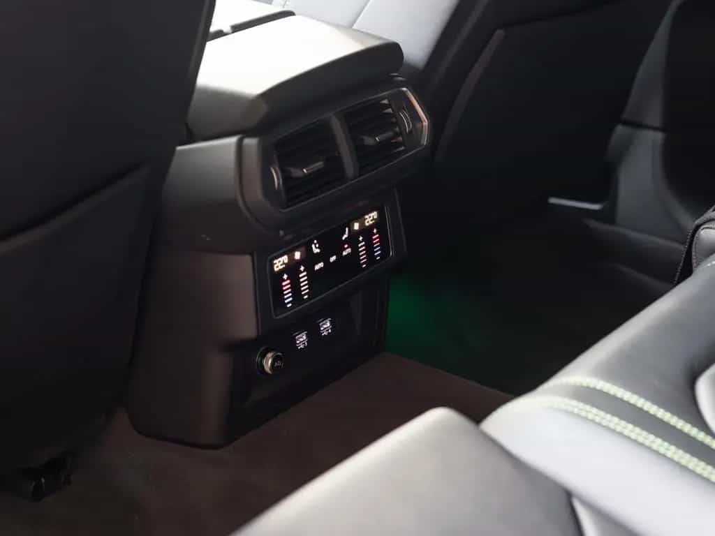 Lamborghini Urus *B&O*Massage*Pano*ALL Black*Garantie 03/2021-photo-22