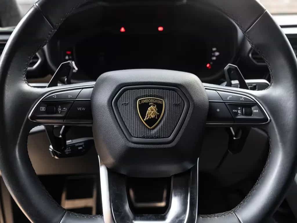 Lamborghini Urus *B&O*Massage*Pano*ALL Black*Garantie 03/2021-photo-23