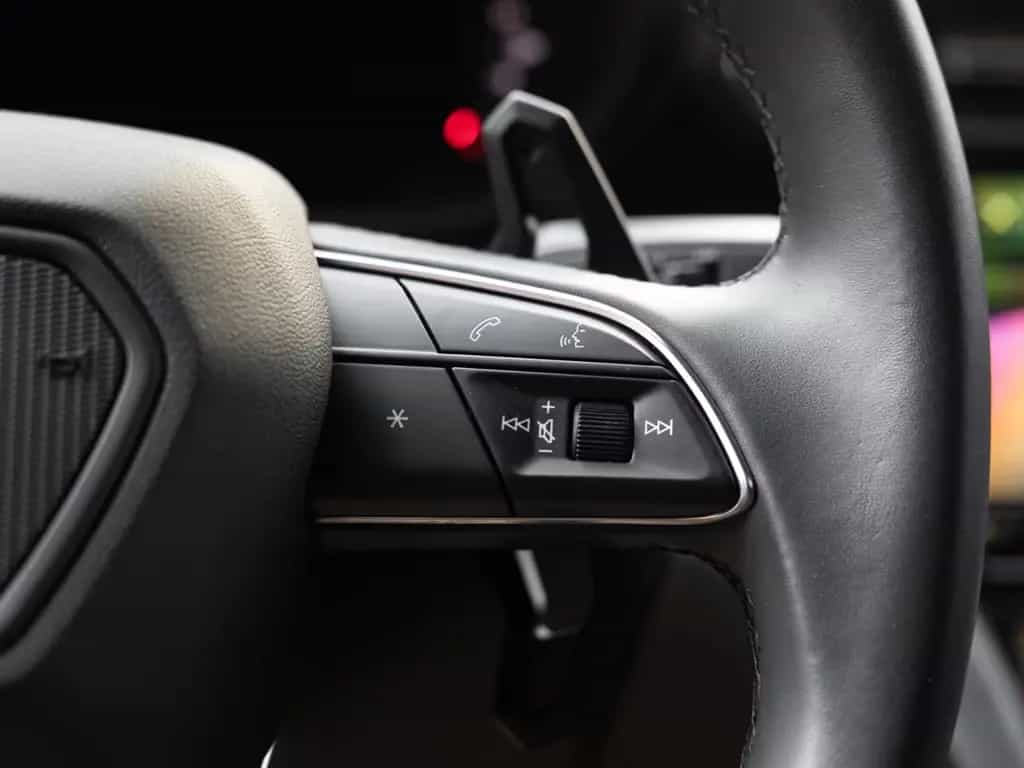 Lamborghini Urus *B&O*Massage*Pano*ALL Black*Garantie 03/2021-photo-24